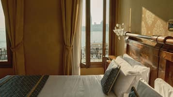 Deluxe Double Room, Lagoon View | In-room safe, individually furnished, desk, laptop workspace