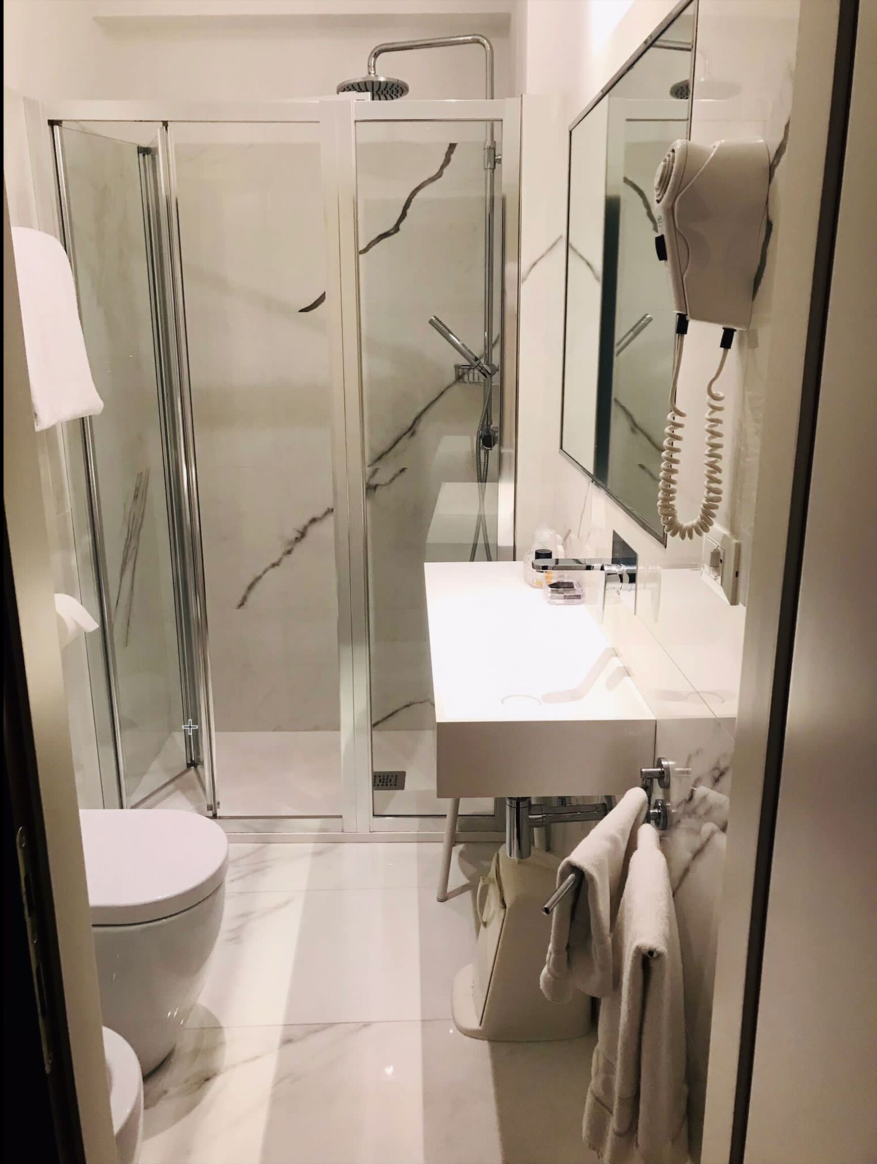 superior double room, lagoon view | bathroom | shower, hair dryer, bidet, towels