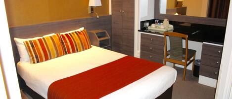 Dobbeltrom – basic | Skrivebord, strykejern/-brett, wi-fi (inkludert) og sengetøy