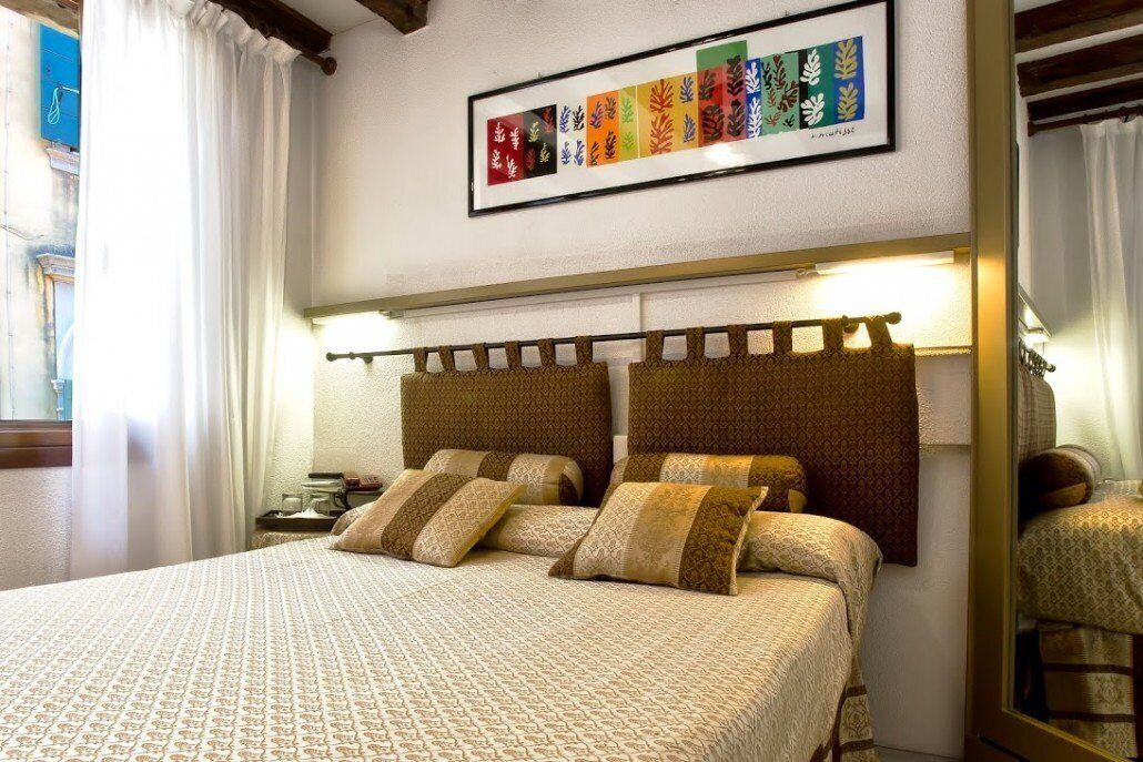 double room, shared bathroom | 2 bedrooms, in-room safe, desk, free wifi