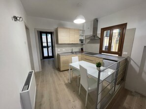 Apartment, Annex Building (S.Polo 3084 Ramo Cimesin) | Private kitchen | Coffee/tea maker, electric kettle - Albergo Marin (Venice)