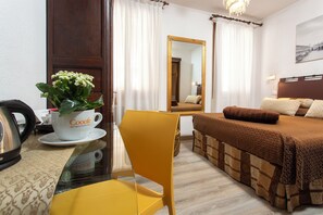 In-room safe, desk, free WiFi, bed sheets - Albergo Marin (Venice)