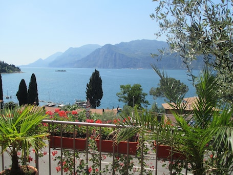 Lake view. Casa Popi