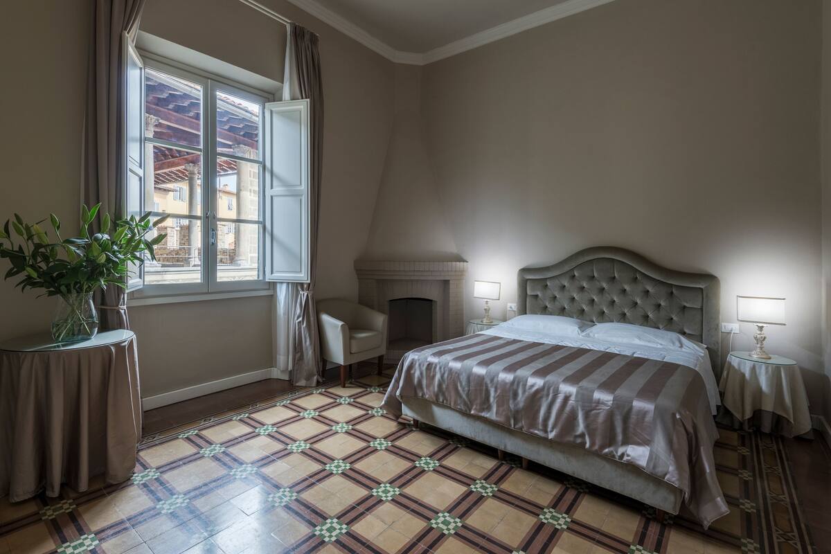 Down duvets, in-room safe, soundproofing, free WiFi