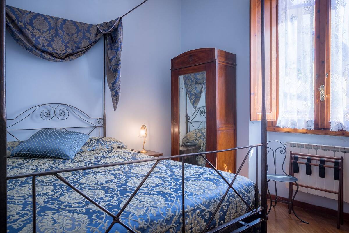 Down duvets, in-room safe, soundproofing, free WiFi