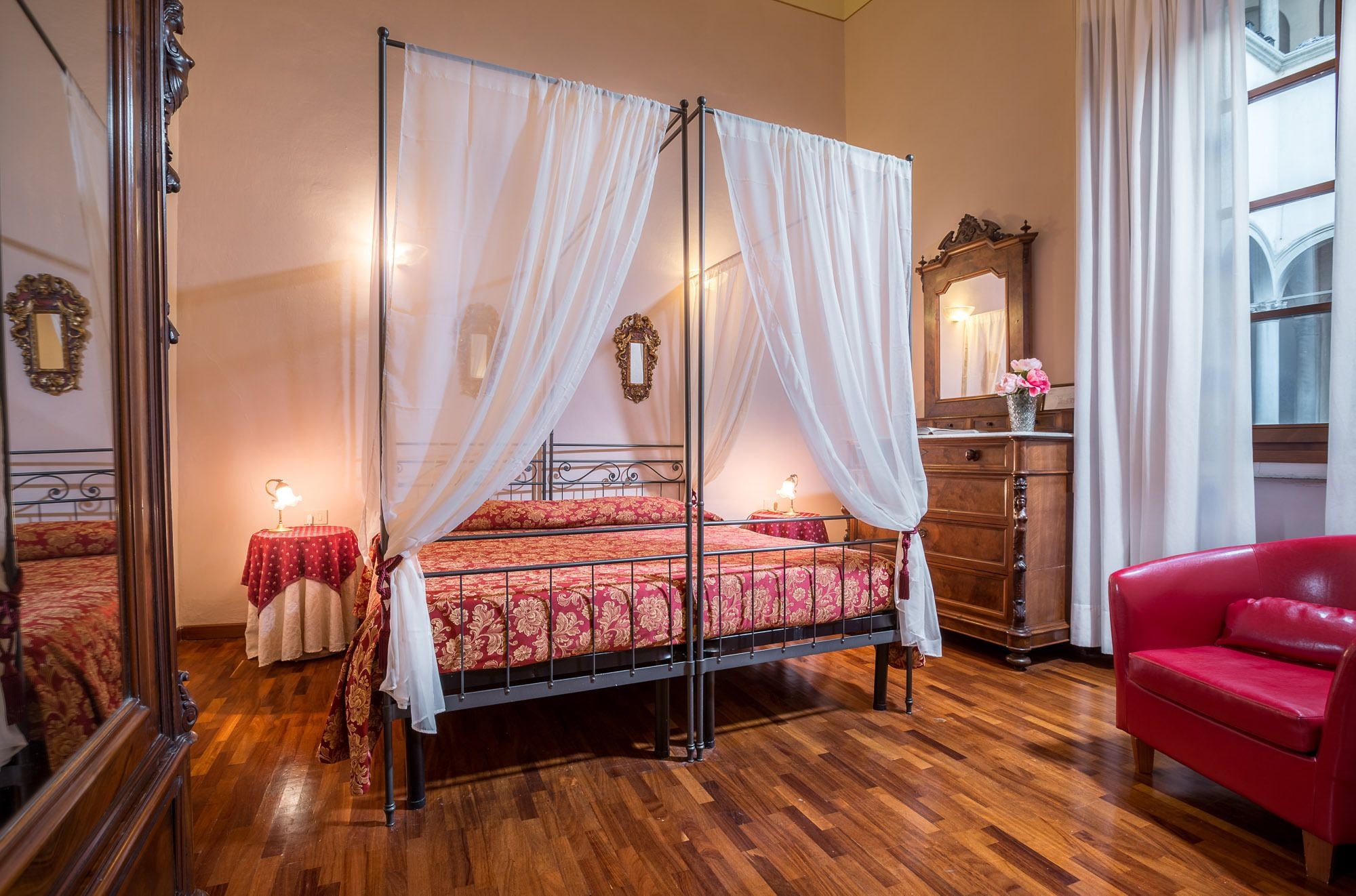 Down duvets, in-room safe, soundproofing, free WiFi