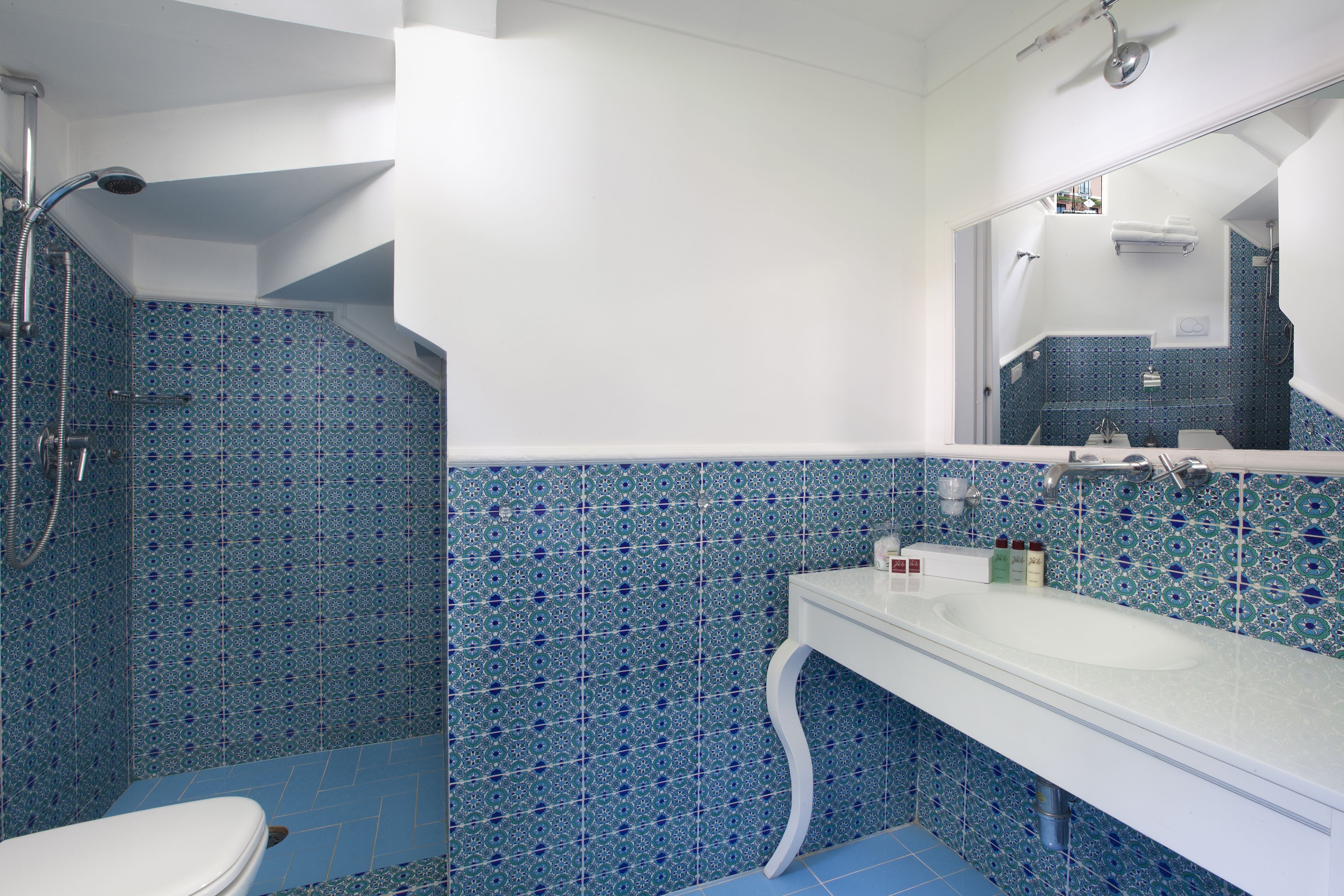 economy double or twin room | bathroom | free toiletries, hair dryer, towels