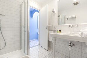 Free toiletries, hair dryer, towels - Hotel La Bougainville (Positano)