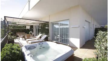 Bain à remous extérieur
