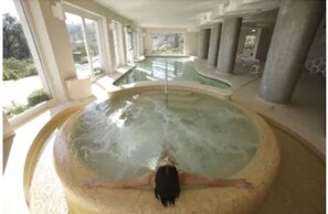 Indoor spa tub
