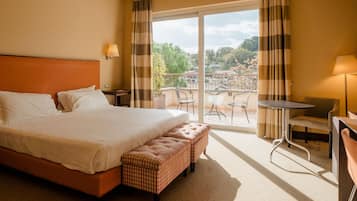 Minibar, in-room safe, desk, laptop workspace