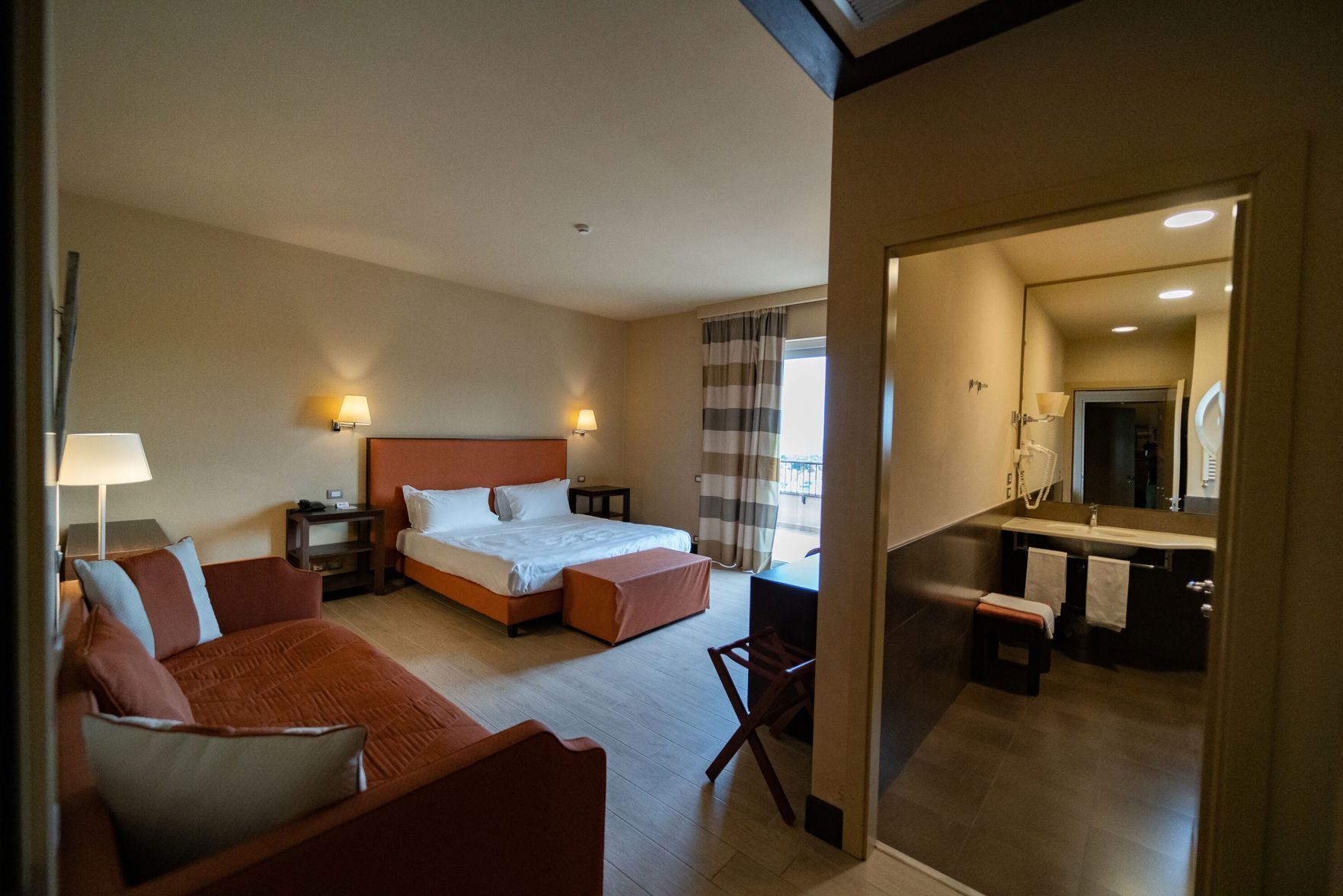 Minibar, in-room safe, laptop workspace, iron/ironing board