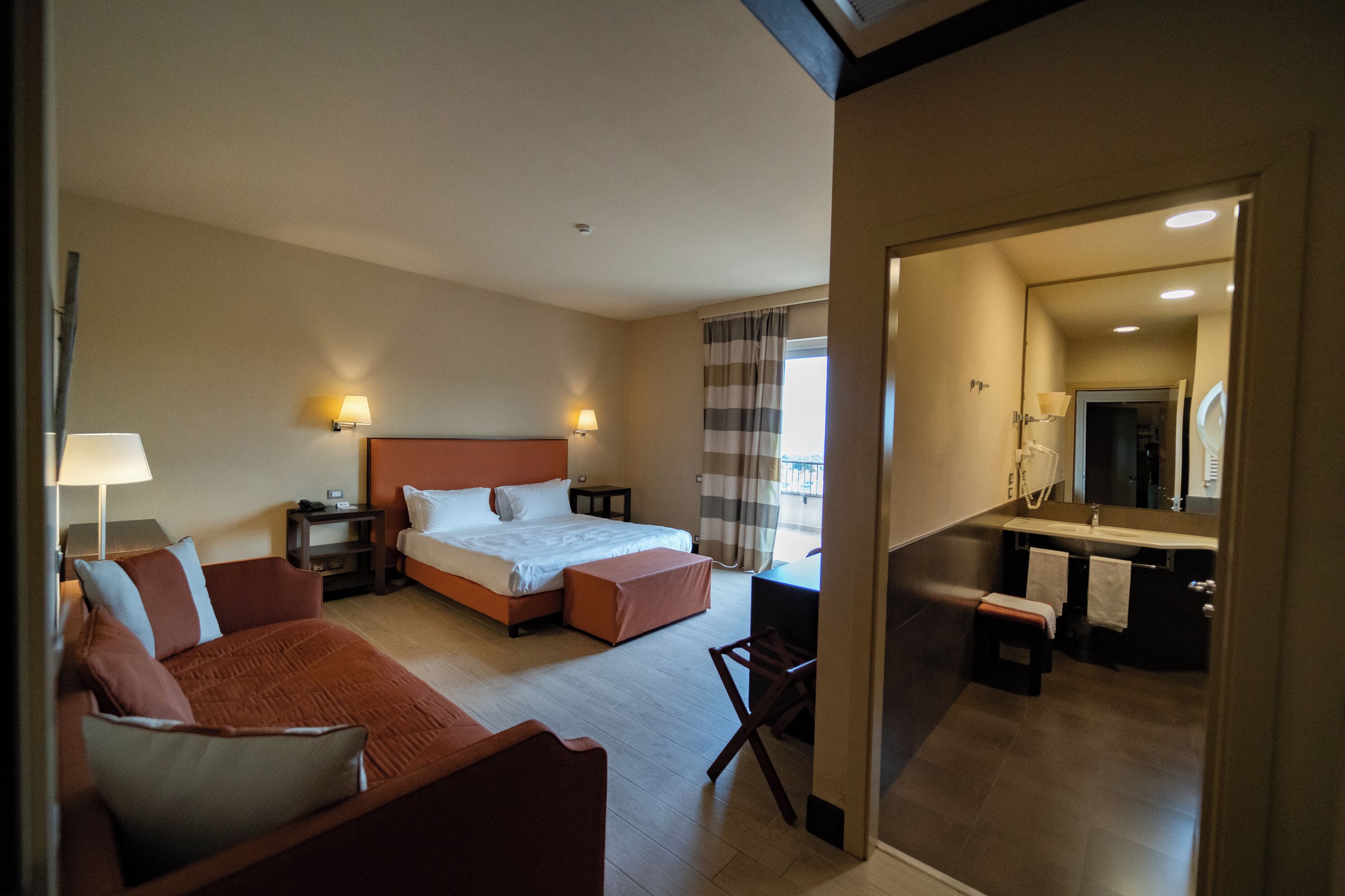 Minibar, in-room safe, laptop workspace, iron/ironing board