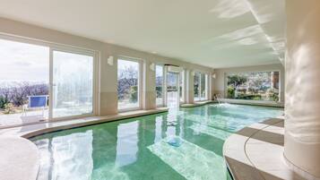 Couples treatment room(s), sauna, hot tub, Turkish bath/hammam