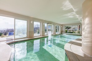 雙人療程室、三溫暖烤箱、浴缸、土耳其浴、美體療程、水療