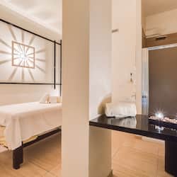 Couples treatment room(s), sauna, hot tub, Turkish bath/hammam