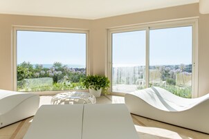 Couples treatment rooms, sauna, hot tub, Turkish bath, body treatments