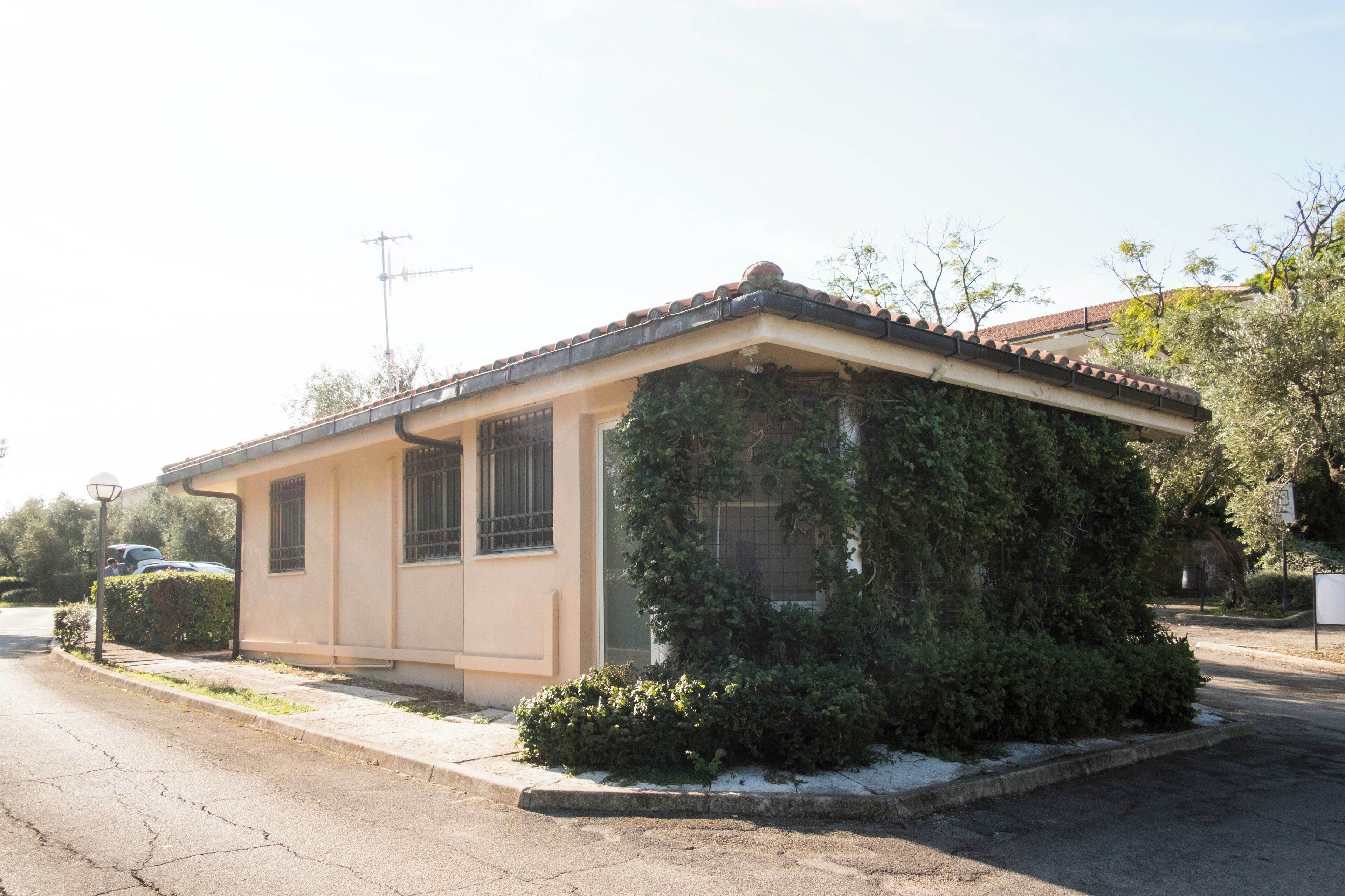 Minibar, in-room safe, laptop workspace, iron/ironing board