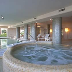 室內 SPA 浴池