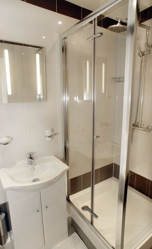 Double Room | Bathroom