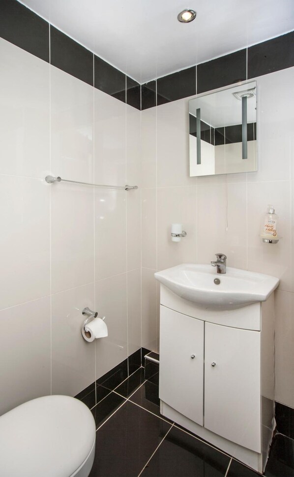 Bathroom - Prime Inn Hotel (London)