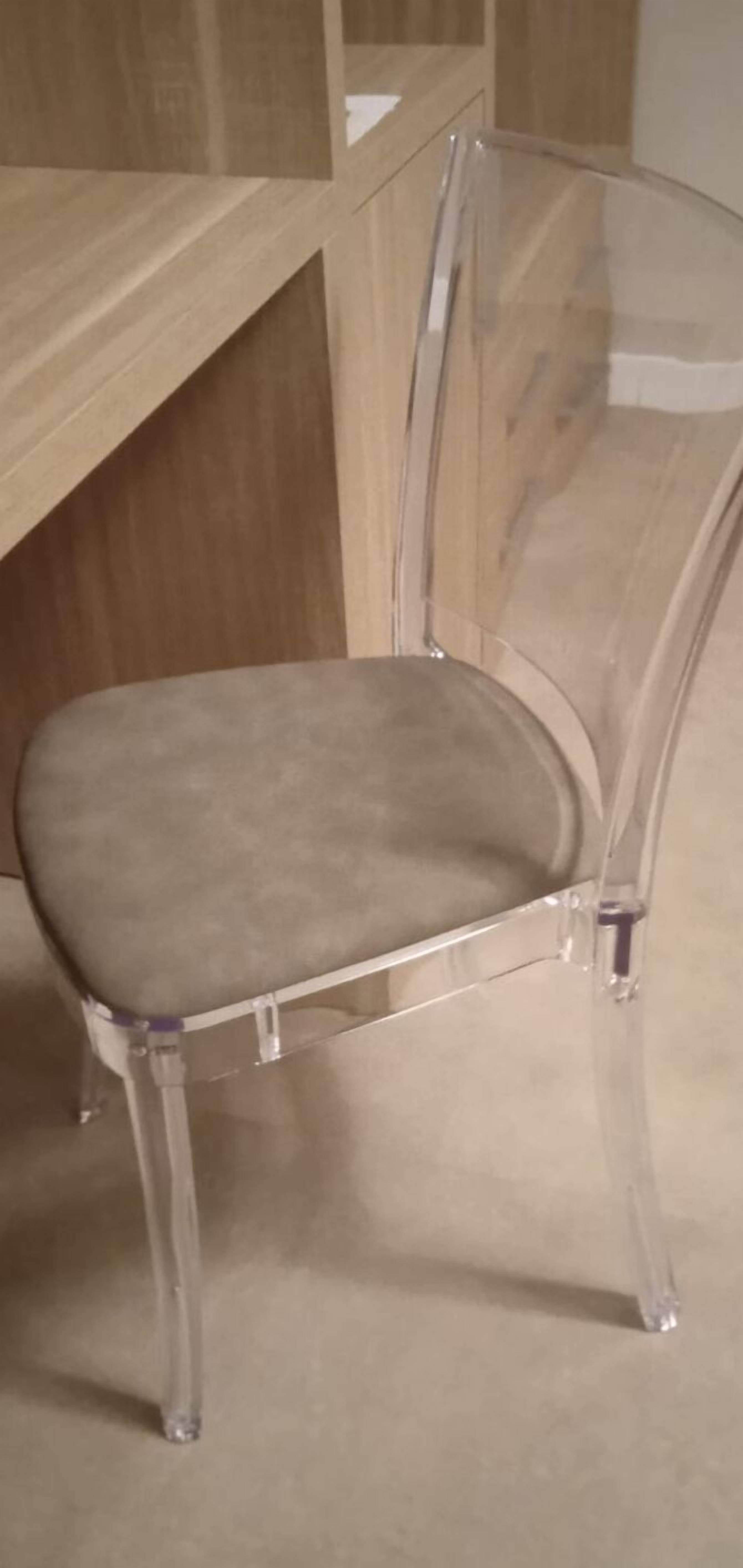 classic double or twin room | minibar, in-room safe, individually decorated, desk