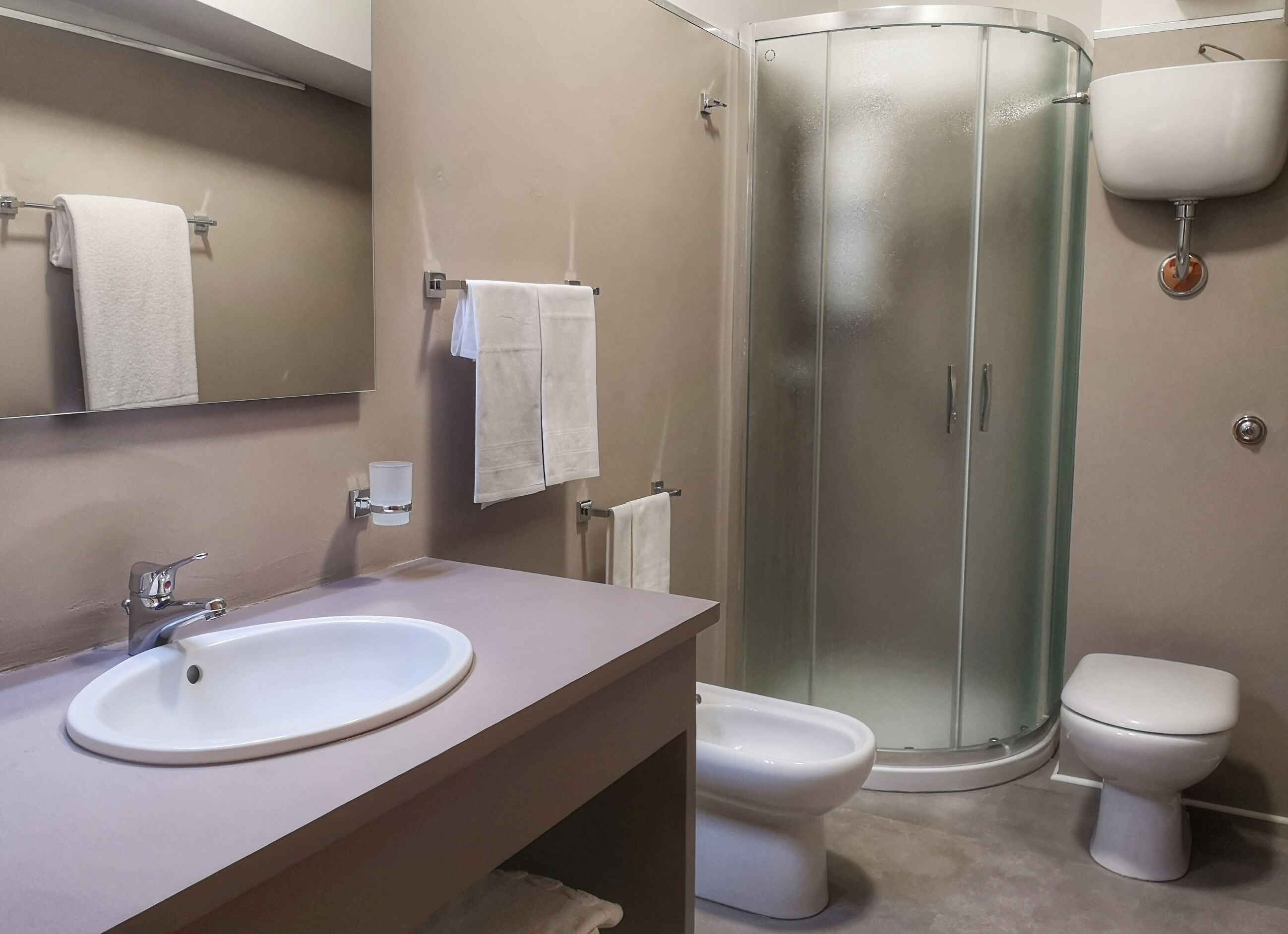 shower, free toiletries, hair dryer, bidet