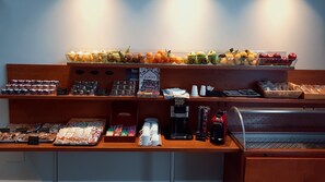 Desayuno continental gratuito y diario