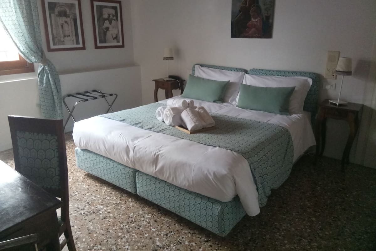 Kamar Double Klasik | Minibar, brankas, kedap suara, dan Wi-Fi gratis