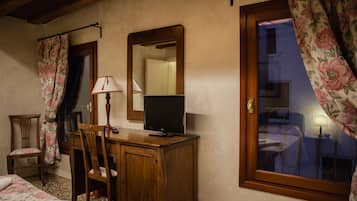 Classic Double Room | Minibar, in-room safe, soundproofing, free WiFi