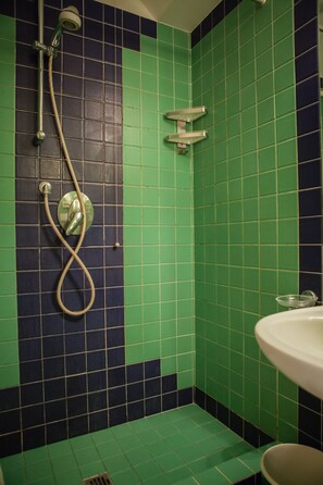 Classic Double Room | Bathroom | Free toiletries, hair dryer, bidet, towels - Locanda Ai Santi Apostoli (Venice)