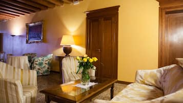 Daily continental breakfast (EUR 10 per person)