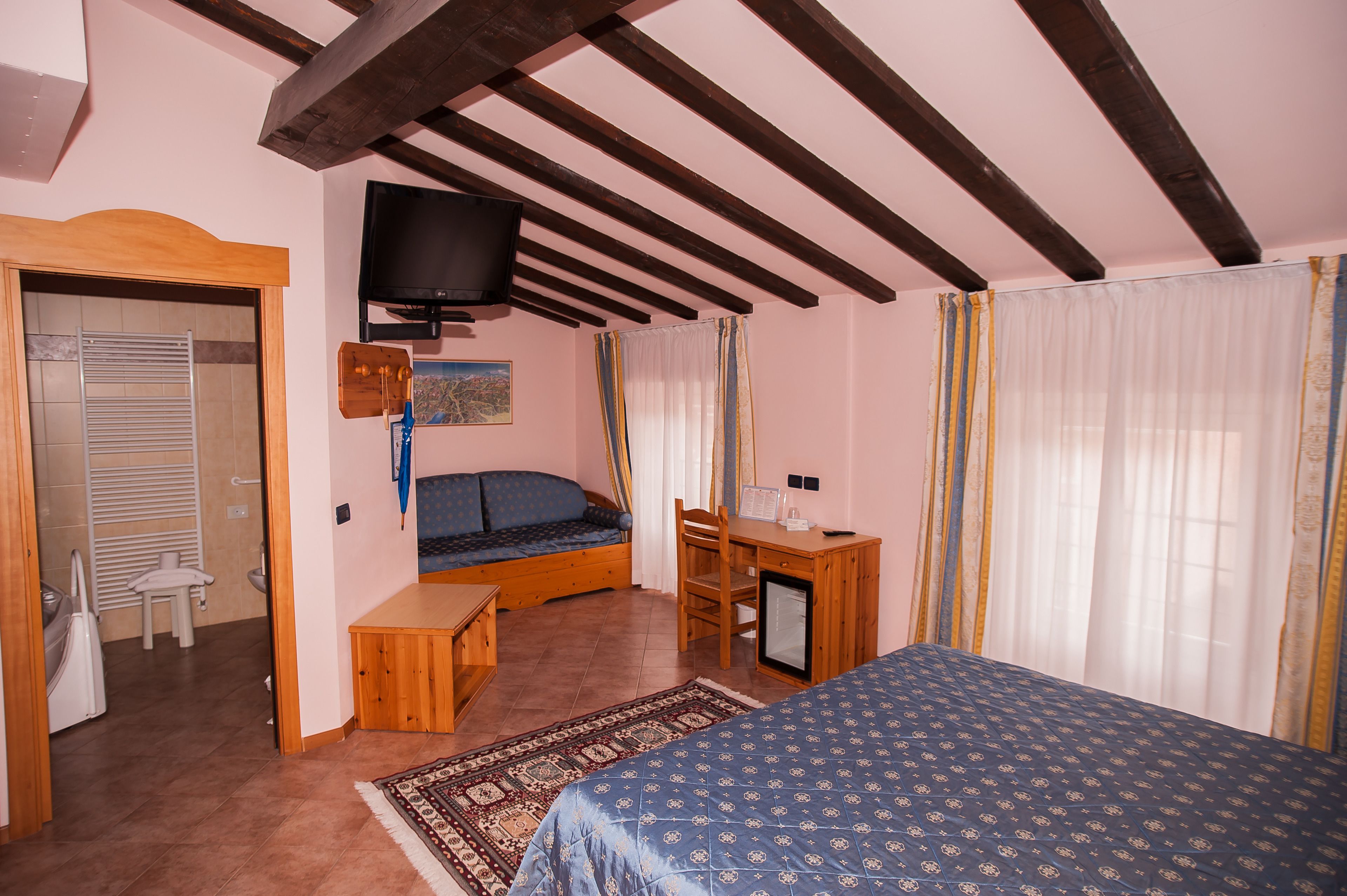 suite | frette italian sheets, select comfort beds, in-room safe, desk