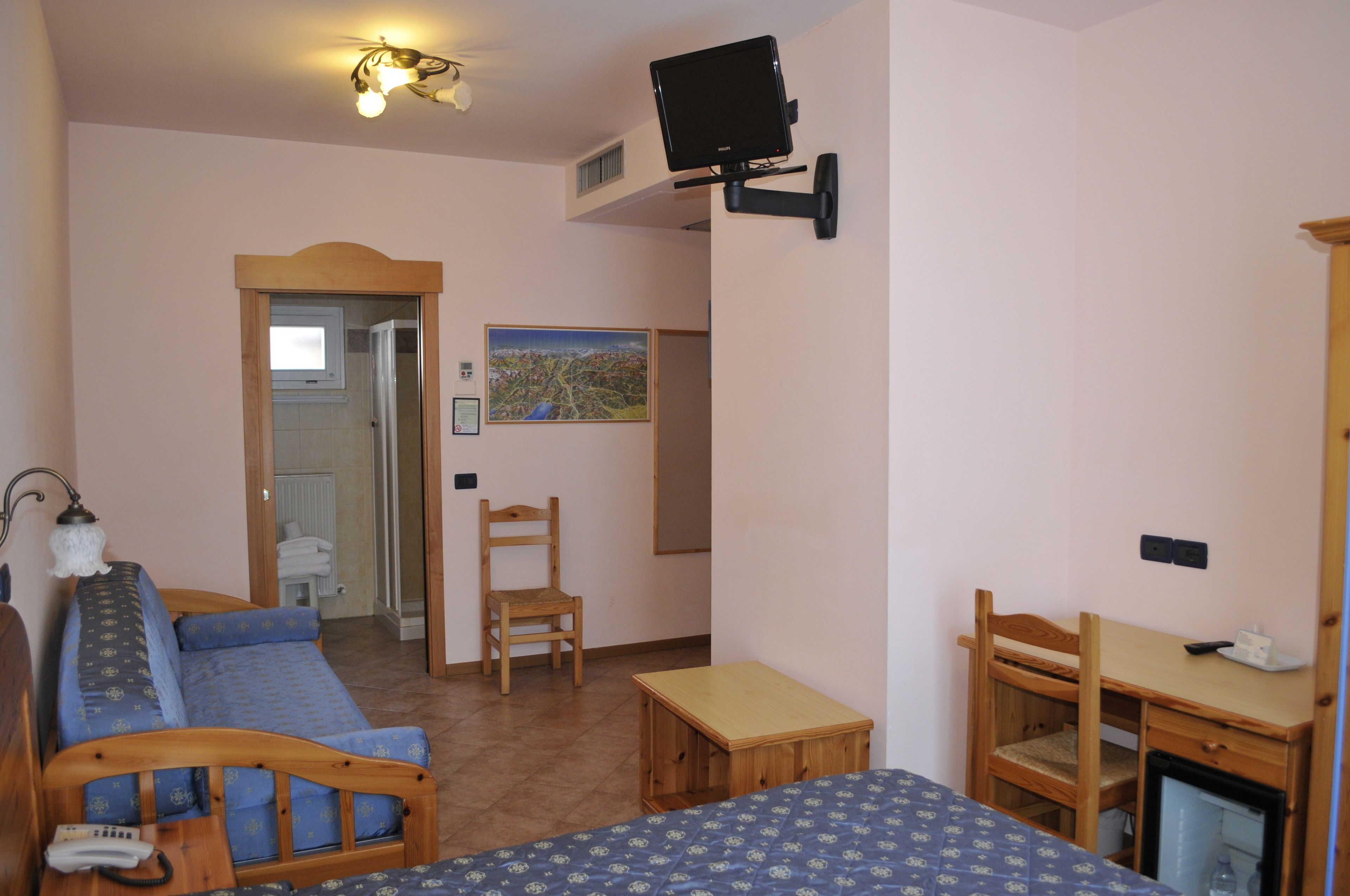 triple room | bathroom | shower, free toiletries, hair dryer, bidet