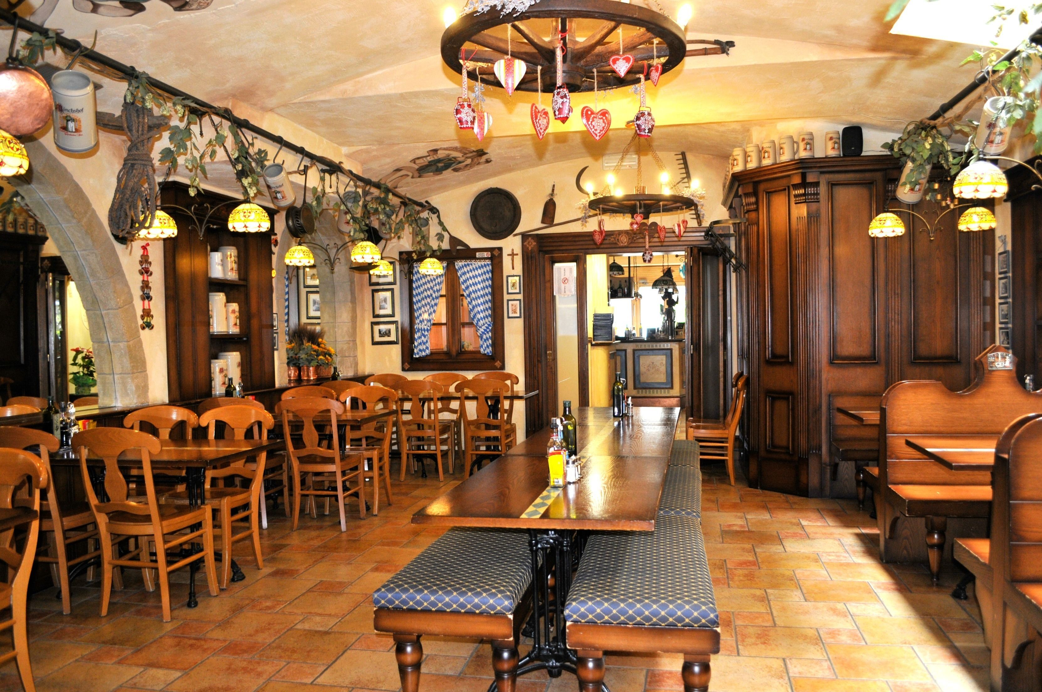 lunch and dinner served, al fresco dining