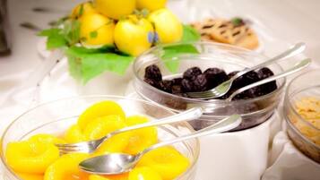 Free daily buffet breakfast