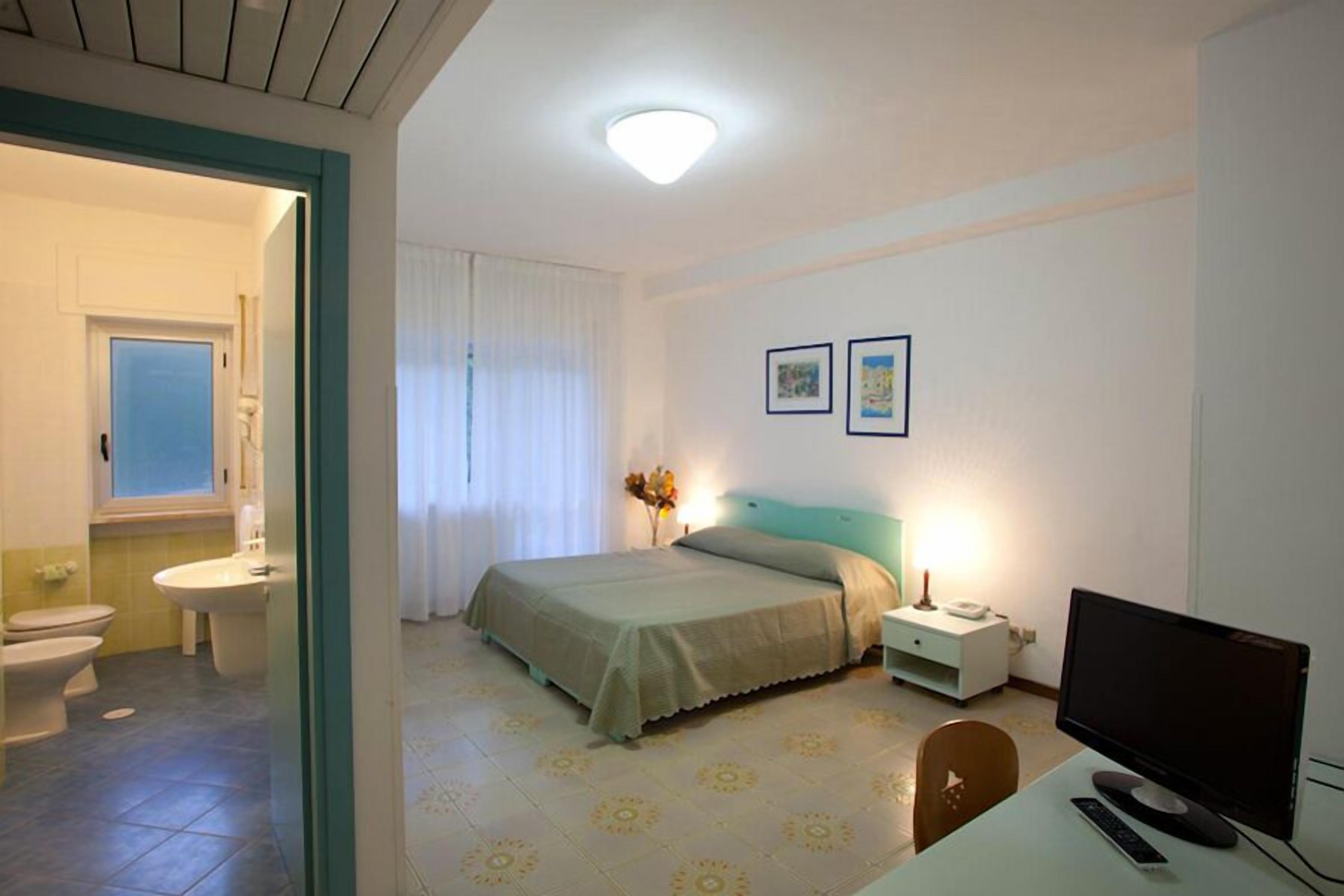Coffres-forts dans les chambres, bureau, Wi-Fi gratuit, draps fournis