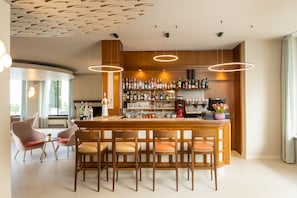 Bar (trong khuôn viên)