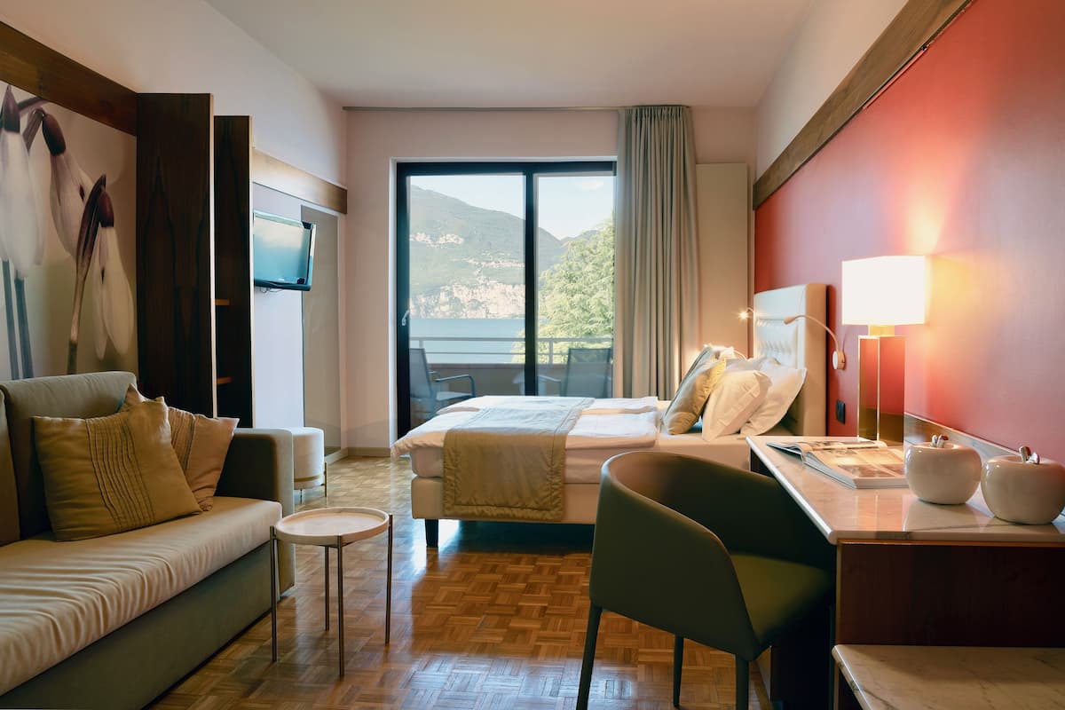 superior room, lake view | 1 bedroom, minibar, in-room safe, individually furnished