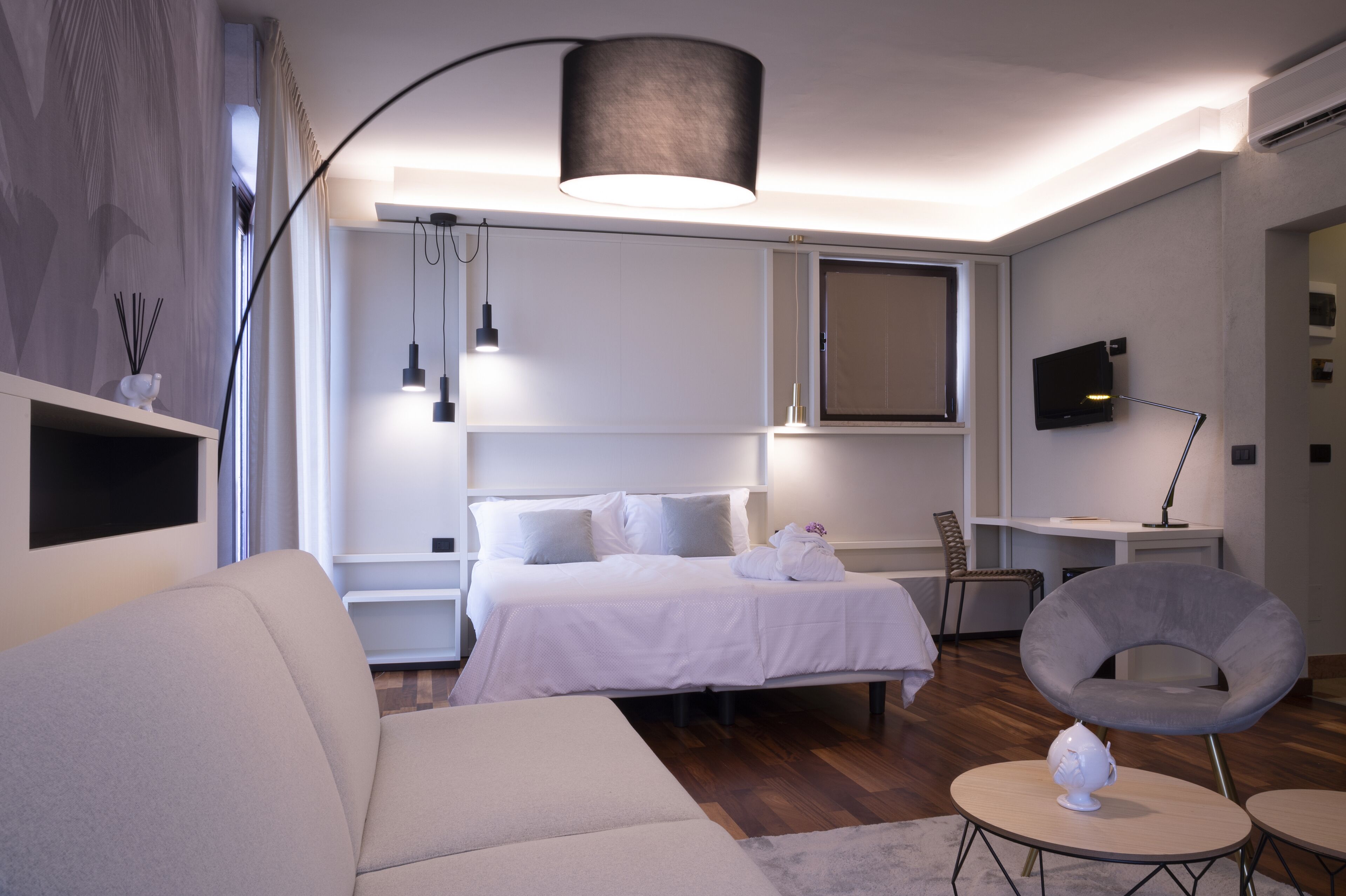 junior studio suite | 1 bedroom, minibar, in-room safe, individually furnished