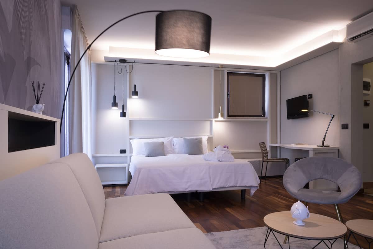 junior studio suite | 1 bedroom, minibar, in-room safe, individually furnished