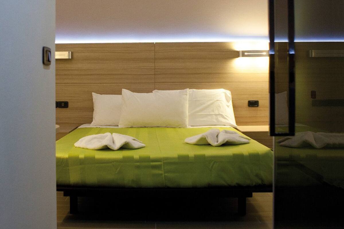 Kamer, 1 twee- of 2 eenpersoonsbedden | Een minibar, een bureau, gratis wifi, beddengoed