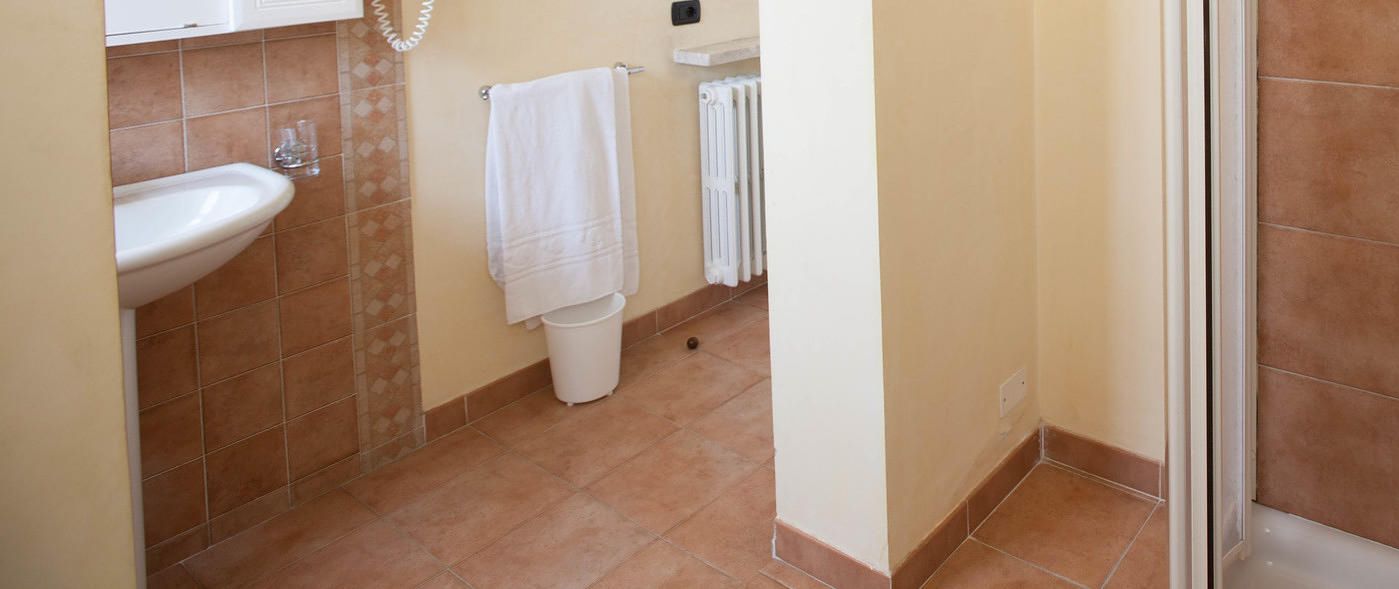 executive suite, 2 bedrooms | in-room safe, desk, soundproofing, free wifi