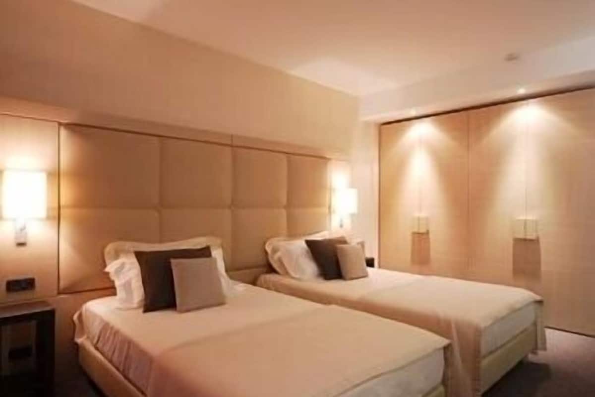 in-room safe, desk, soundproofing, free wifi