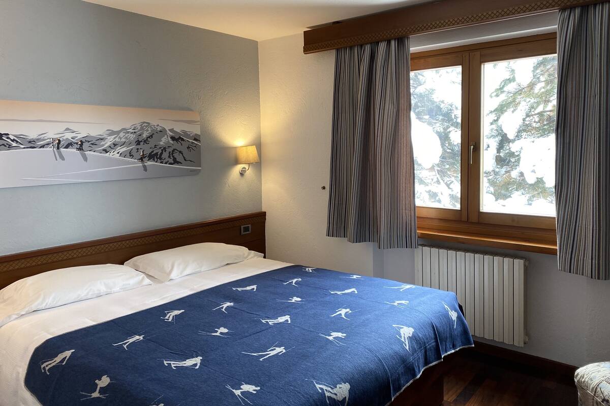 Double or Twin Room | In-room safe, cribs (surcharge), WiFi (free), bed sheets