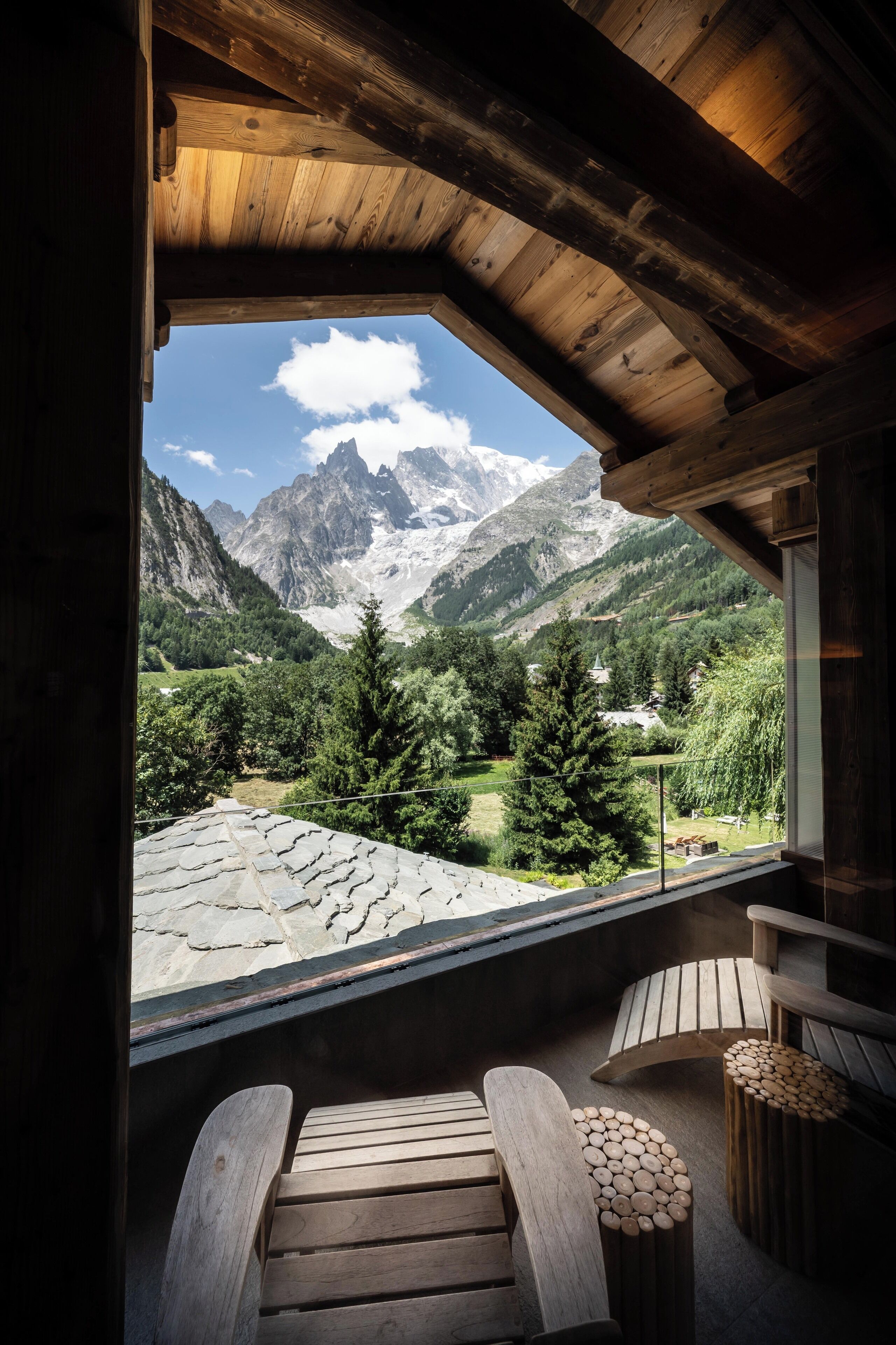 suite, hot tub (rocher, sauna) | balcony view