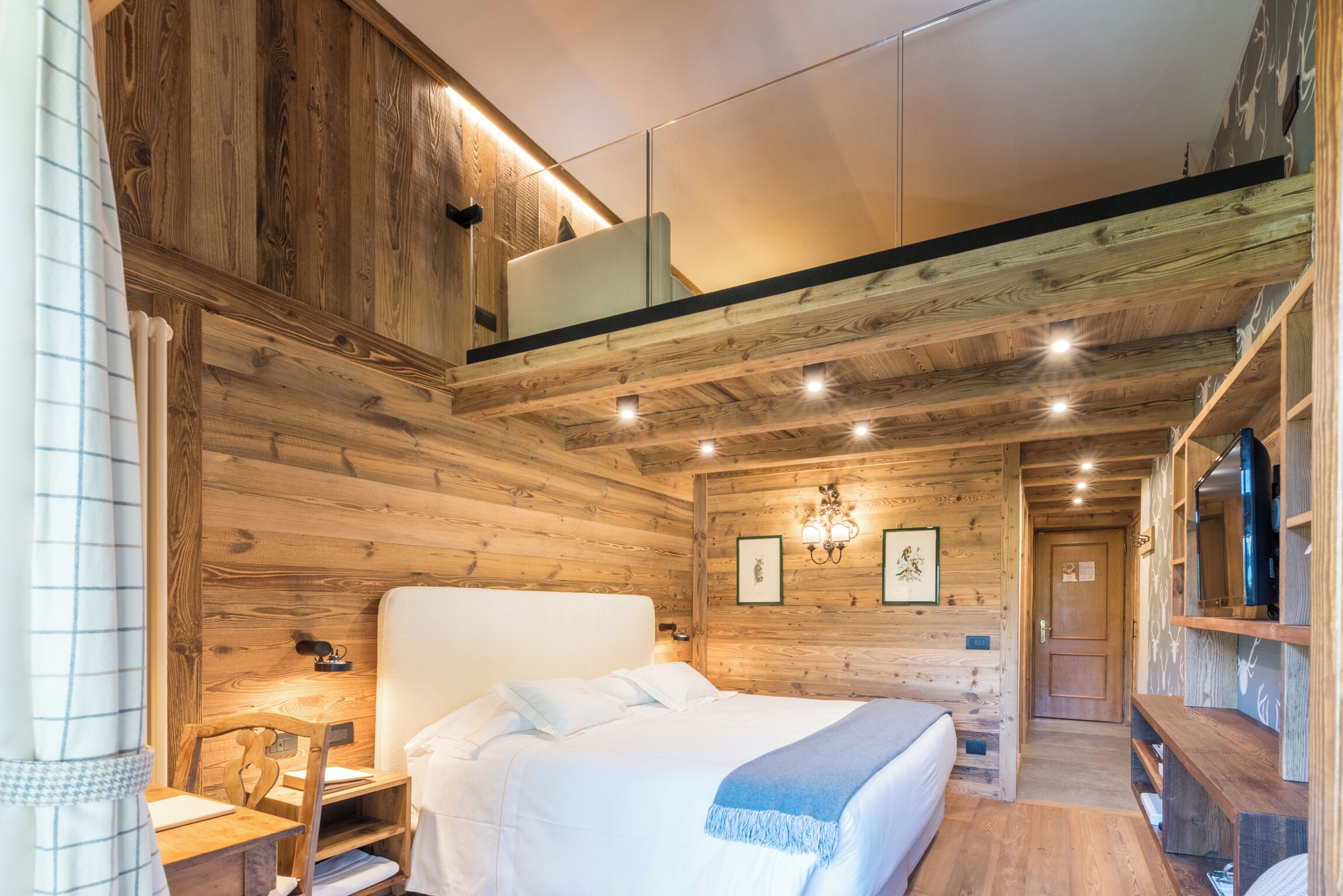 junior suite, balcony | 1 bedroom, premium bedding, down duvets, minibar