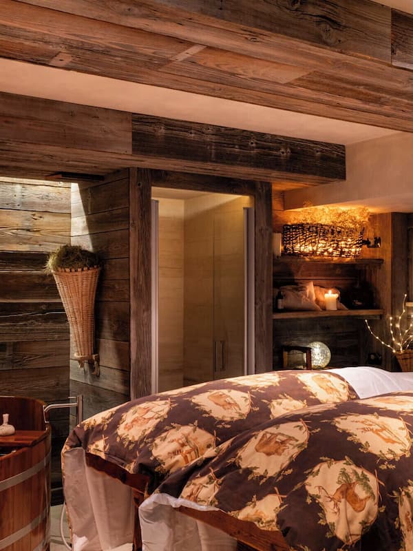 Couples treatment room(s), sauna, hot tub, steam room