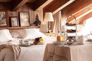 Suite, Balcony | 1 bedroom, premium bedding, down duvets, minibar