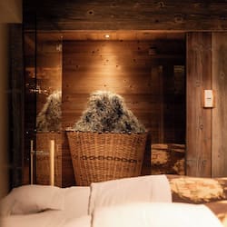 Couples treatment room(s), sauna, hot tub, steam room
